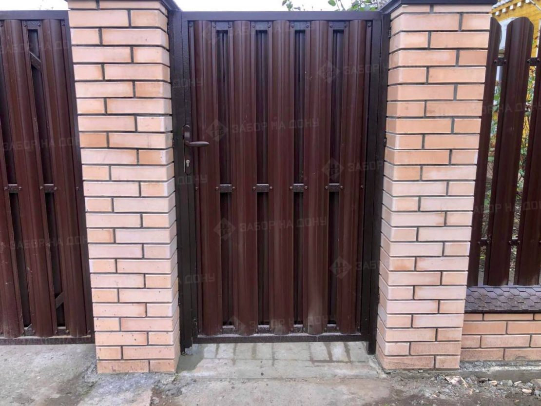 Калитка из евроштакетника  в Семикаракорске